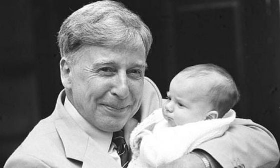 На 25 юли, 1978, се роди първото дете, заченато ин витро - Ин Витро Клиника  Малинов